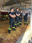 erste gemeinsame Leistungsprüfung THL der Feuerwehren Naila und Marxgrün am 20.09.2025 Bild zeigt wartende Kameraden